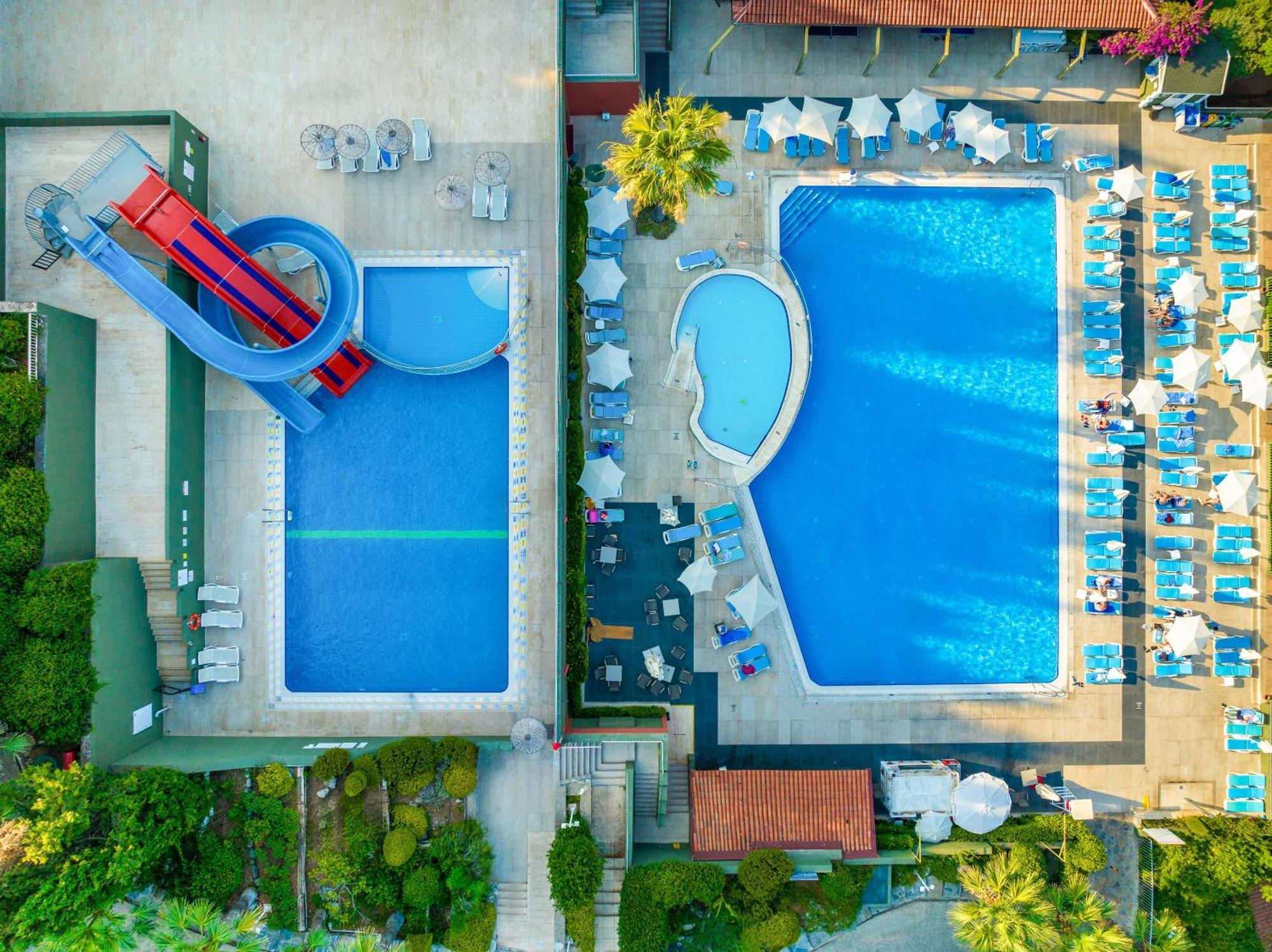 Labranda Mares Marmaris Hotel Ngoại thất bức ảnh Aerial view of the swimming pool