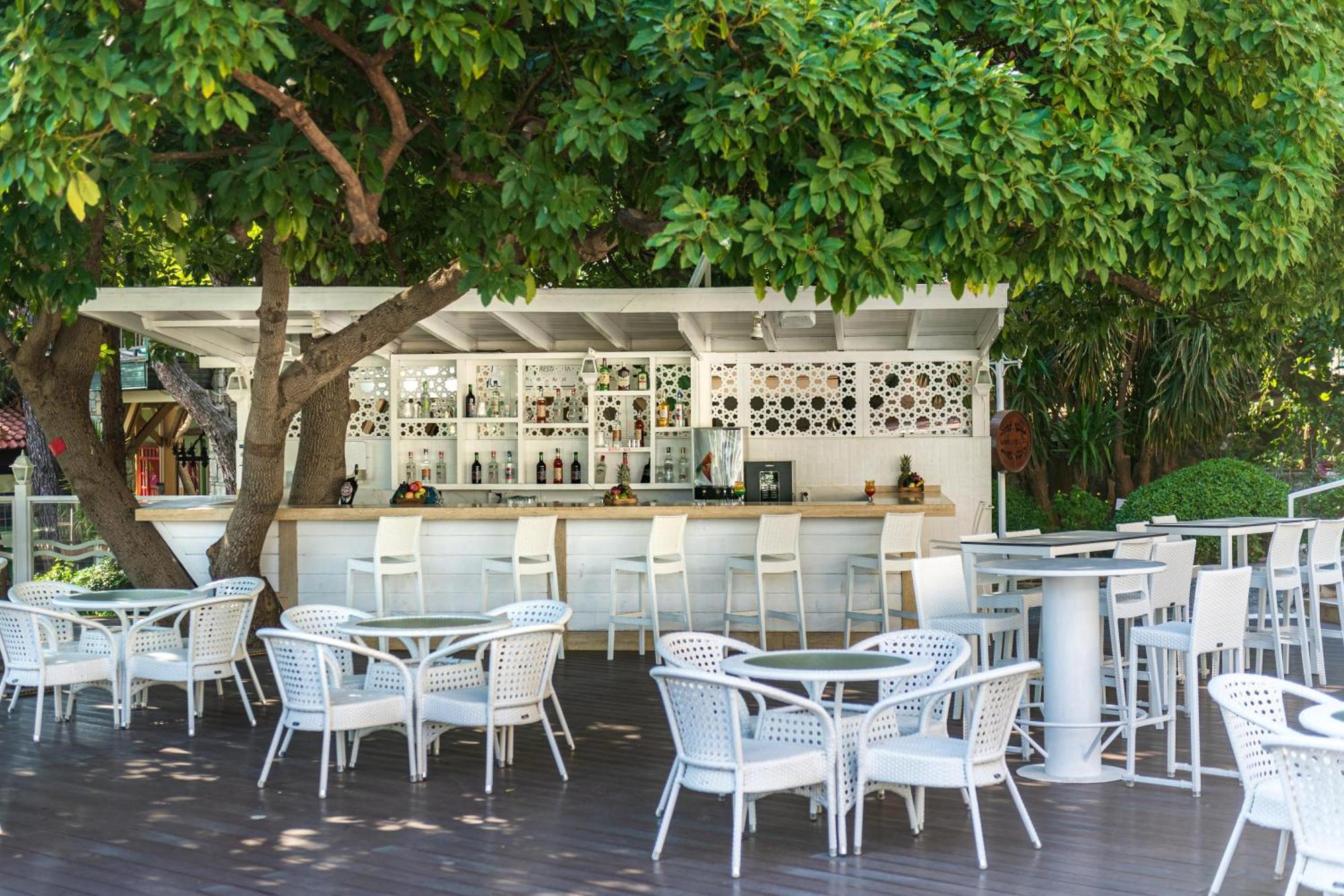 Labranda Mares Marmaris Hotel Ngoại thất bức ảnh The bar at the Athens Conservatory