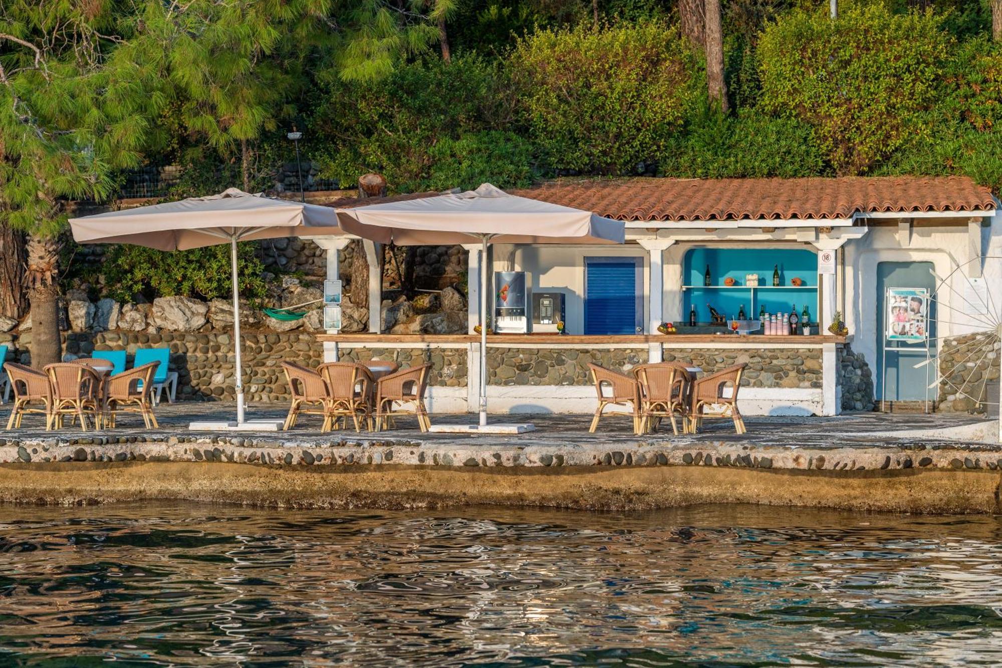 Labranda Mares Marmaris Hotel Ngoại thất bức ảnh A beach bar in Greece